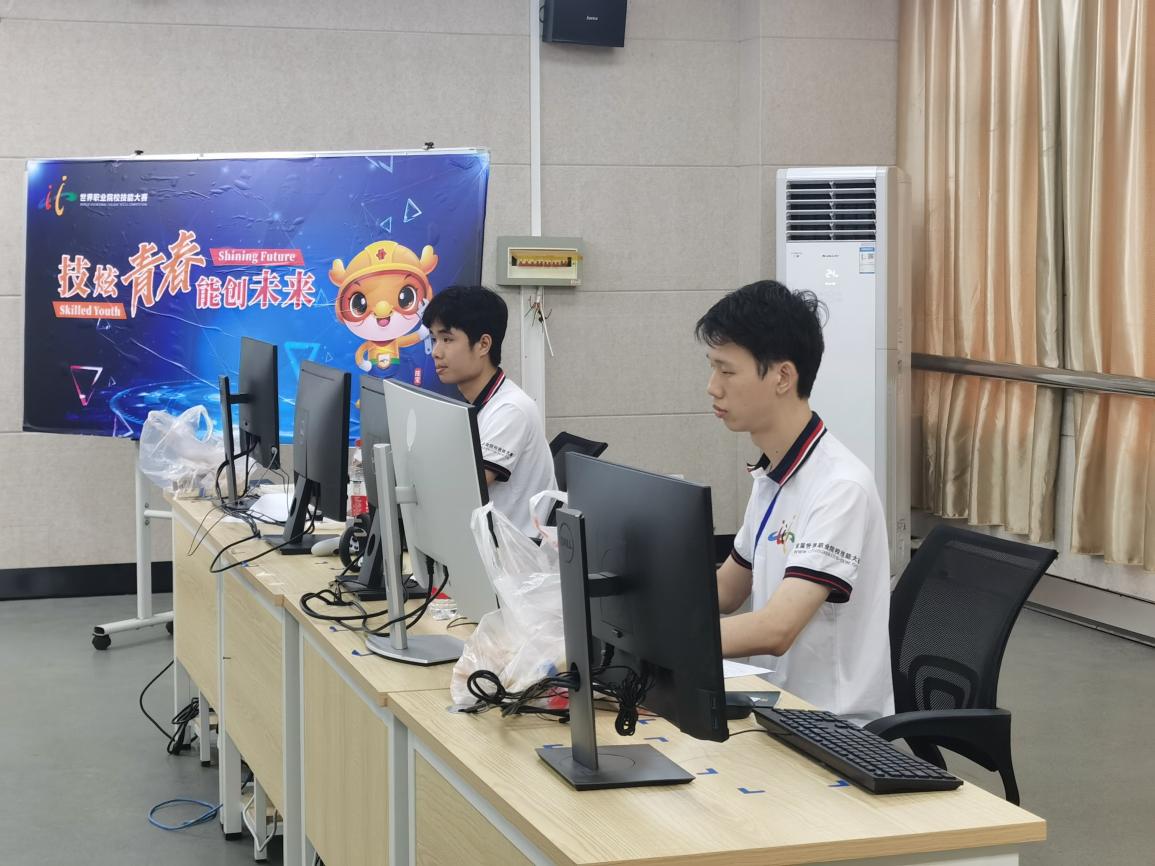 7. 我校参赛选手比赛中.jpg 7. 我校参赛选手比赛中.jpg